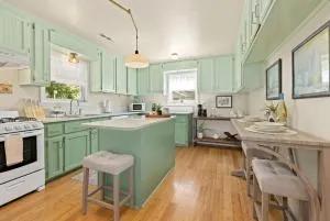 Chase House at Low-Key Croft - Hot-tub - Firepit - West Fork