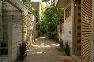 Ona & Nami - Casa Macu Saladita surf break - La Salada