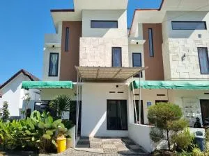 Villa Estetik di Malang - 卡朗洛