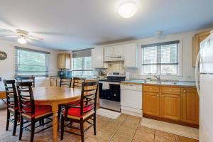 Oak Leaf Cape Cottage