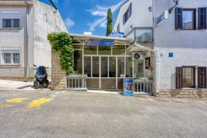 Apartments by the sea Selce, Crikvenica - 3240 