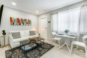 Cozy Casita Luna near beach 60in TV 625 mbps wifi - 布卡拉顿