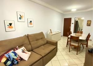 Apartamento recantoazul es Conforto Total a 50m do Mar Apartamento Recém-Reformado na Praia de Castelhanos, ES, para 7 Pessoas Aconchegante e Completo, com 3 Quartos e 1 Suíte - 3hvězdičkové hotely ve městě Anchieta