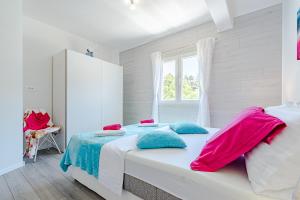 Seaside family friendly house with a swimming pool Grscica, Korcula - 23487