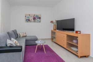 Family friendly house with a swimming pool Privlaka, Zadar - 23516