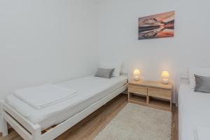 Family friendly house with a swimming pool Privlaka, Zadar - 23516