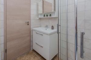 Family friendly house with a swimming pool Privlaka, Zadar - 23516