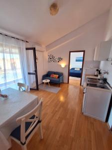 Apartments with parking space Vodice - 7604