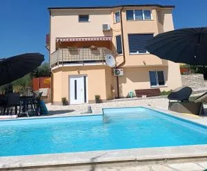 Family friendly apartments with a swimming pool Kastel, Central Istria - Sredisnja Istra - 21309 - Malotija