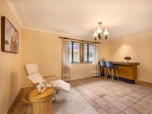 Steps from Mall Super Convenient 3BR Cozy House