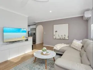 Luxurious 4-Bedroom Miami Oasis with Pool - 黄金海岸