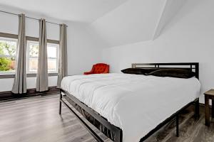 Spacious 4BR 1BA near the Falls