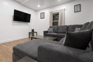 Large 5BR 2BA just minutes from the Falls - 3hvězdičkové hotely ve městě Niagara Falls