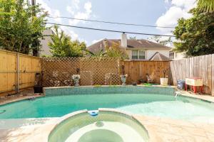 INSPERIT Home at Galleria with heated pool spa