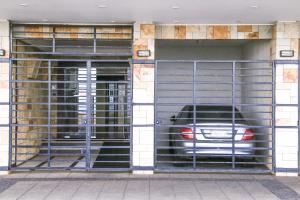 HABITACIONES con o sin baño privado, ESPACIOS semi privados o compartidos en DEPARTAMENTO COMPARTIDO, full equipado, primera fila, 2do piso, TERRAZA - PISCINA