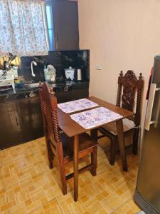 Mels Place Batangas City Unit 1 Two-Bedroom House w Free Parking, WIFI 4 adults & kids