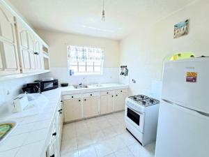 Tasteful Apartment in Rockley!