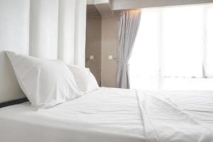 Minimalist and Cozy Studio at Ambassade Kuningan Apartment By Travelio