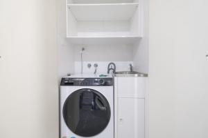 Stylish 1br Apt In The Heart Of Mel Cbd