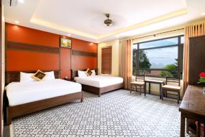 Phòng Gia đình nhìn ra Núi (Family Room with Mountain View)