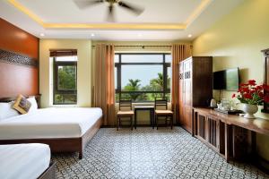 Phòng Gia đình nhìn ra Núi (Family Room with Mountain View)