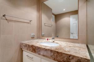 Mountain View Apt, High Speed Internet - 1BR-Karon