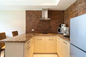 Mountain View Apt, High Speed Internet - 1BR-Karon