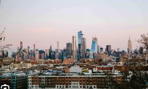 Sunny Apt by the park Mins away from midtown New York