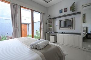 Hoki Villa by Urbanview Villa