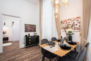 Blue Velvet Luxury Apartment