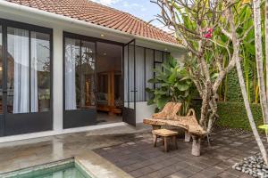 Villa Ruku-Ruku - Modern 1BR Villa with AC Living Room & Private Pool - French Style Interior