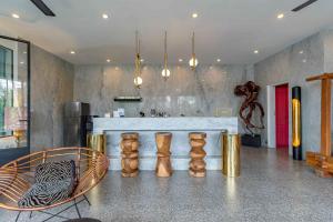 Villa Ruku-Ruku - Modern 1BR Villa with AC Living Room & Private Pool - French Style Interior