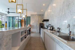 Villa Ruku-Ruku - Modern 1BR Villa with AC Living Room & Private Pool - French Style Interior