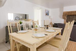 Maisons de vacances Maison pour 6 avec jardin - Centre de Nevez : photos des chambres