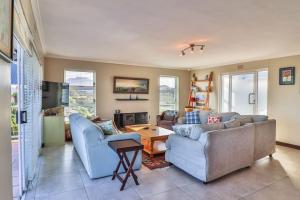 Mocha Bay House by the Sea