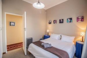 Mocha Bay House by the Sea