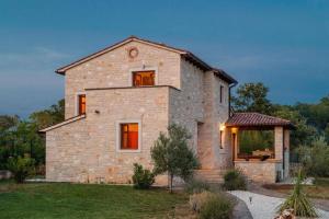 Beautiful 4 bedroom Villa Tara, pool and privacy!