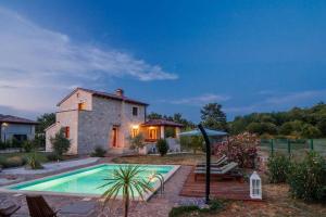 Beautiful 4 bedroom Villa Tara, pool and privacy!