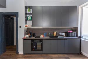 Urban Elegance Apartment