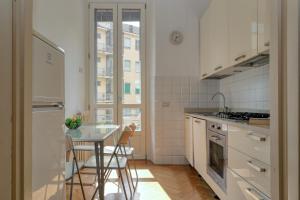 JOIVY Warm & Airy flat near the city centre