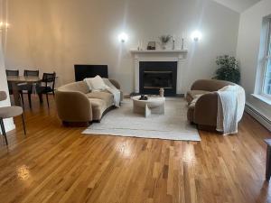 Cozy Beautiful Pondside Luxurious Retreat