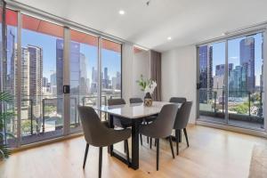 Exquisite Sky Home in Southbank