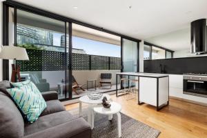 Sleek and Modern in Charming Location