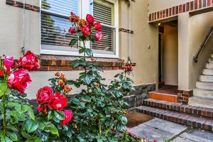 Large 3 Bed Art Deco Apartment in Camberwell