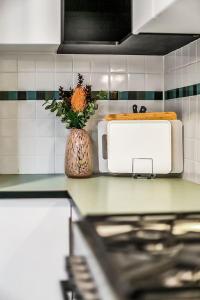 Large 3 Bed Art Deco Apartment in Camberwell