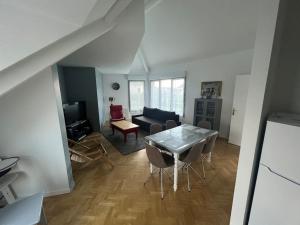 Chessy-bourg , 5 minutes Disneyland