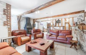 Stunning Home In Montigny-Les-Monts