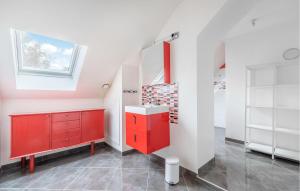 Maisons de vacances Stunning Home In Montigny-Les-Monts : photos des chambres