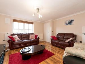 4 Bed House in Greater London Parking - Pass the Keys