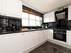 4 Bed House in Greater London Parking - Pass the Keys